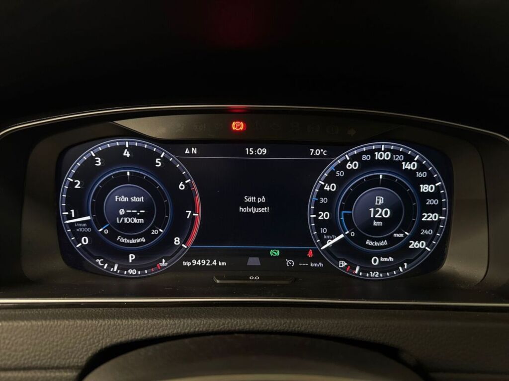 Volkswagen Golf 2018 Keltainen