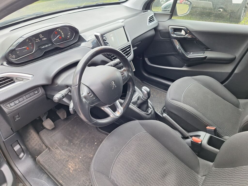 Peugeot 208 2017 Musta