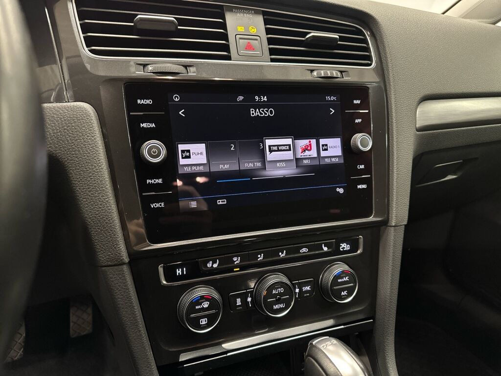 Volkswagen Golf 2017 Musta