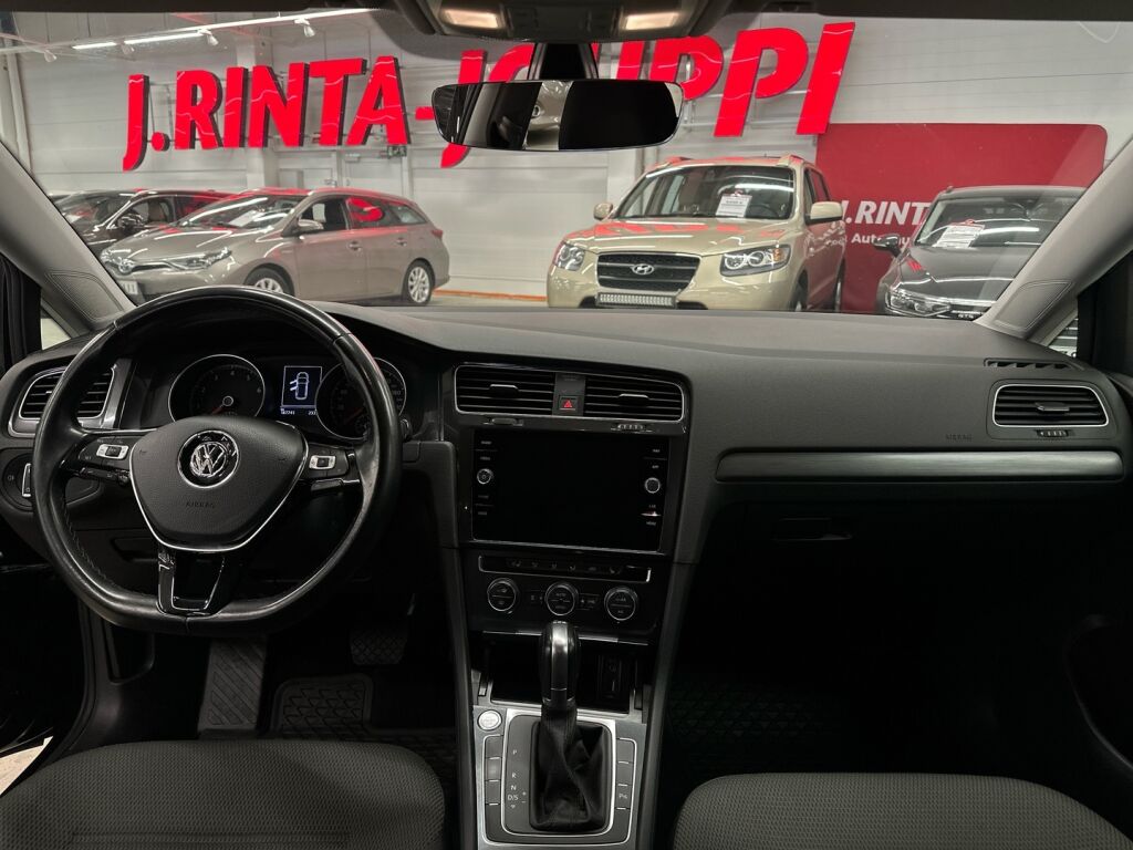 Volkswagen Golf 2017 Musta