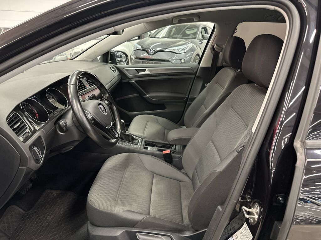 Volkswagen Golf 2017 Musta
