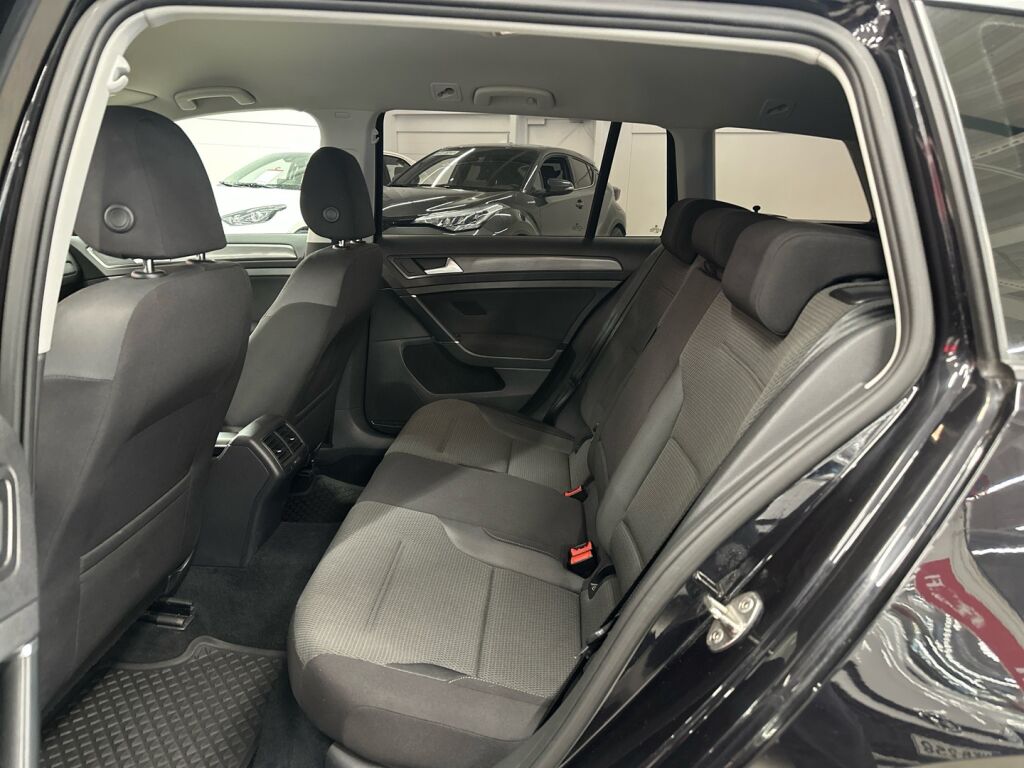 Volkswagen Golf 2017 Musta