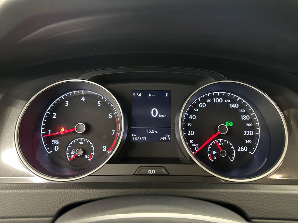 Volkswagen Golf 2017 Musta