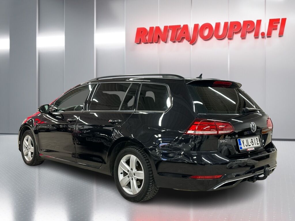 Volkswagen Golf 2017 Musta