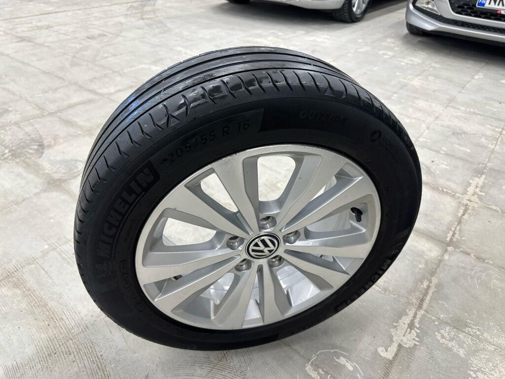 Volkswagen Golf 2017 Musta