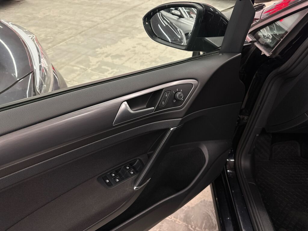 Volkswagen Golf 2017 Musta