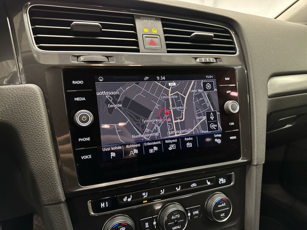 Volkswagen Golf 2017 Musta