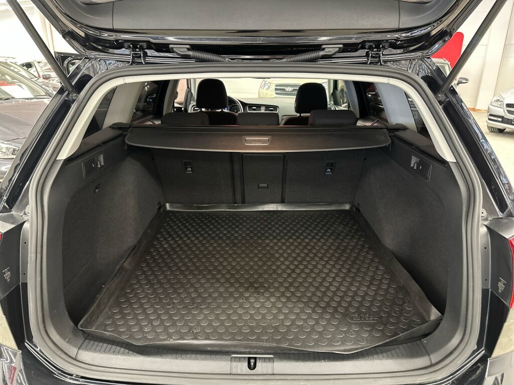 Volkswagen Golf 2017 Musta