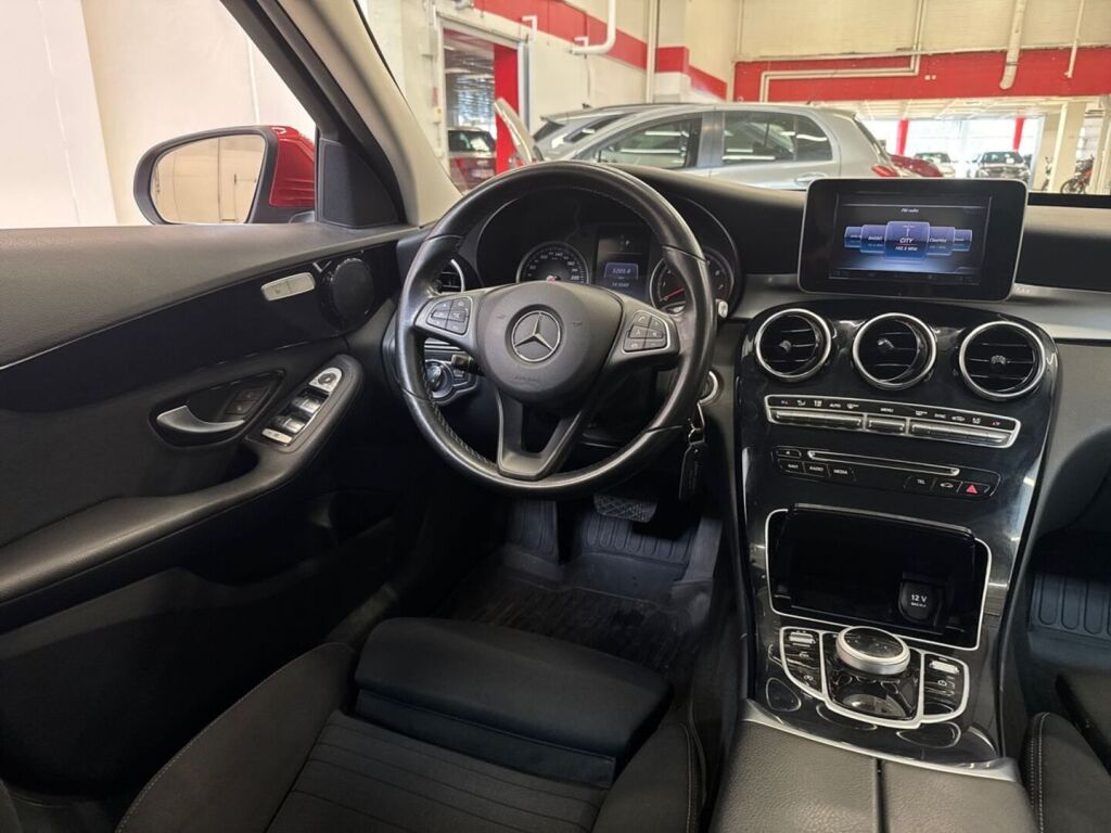 Mercedes-Benz C 2017 Punainen