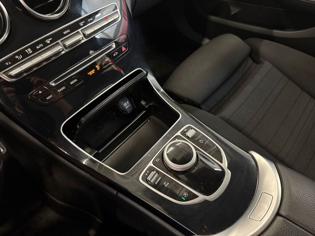 Mercedes-Benz C 2017 Punainen