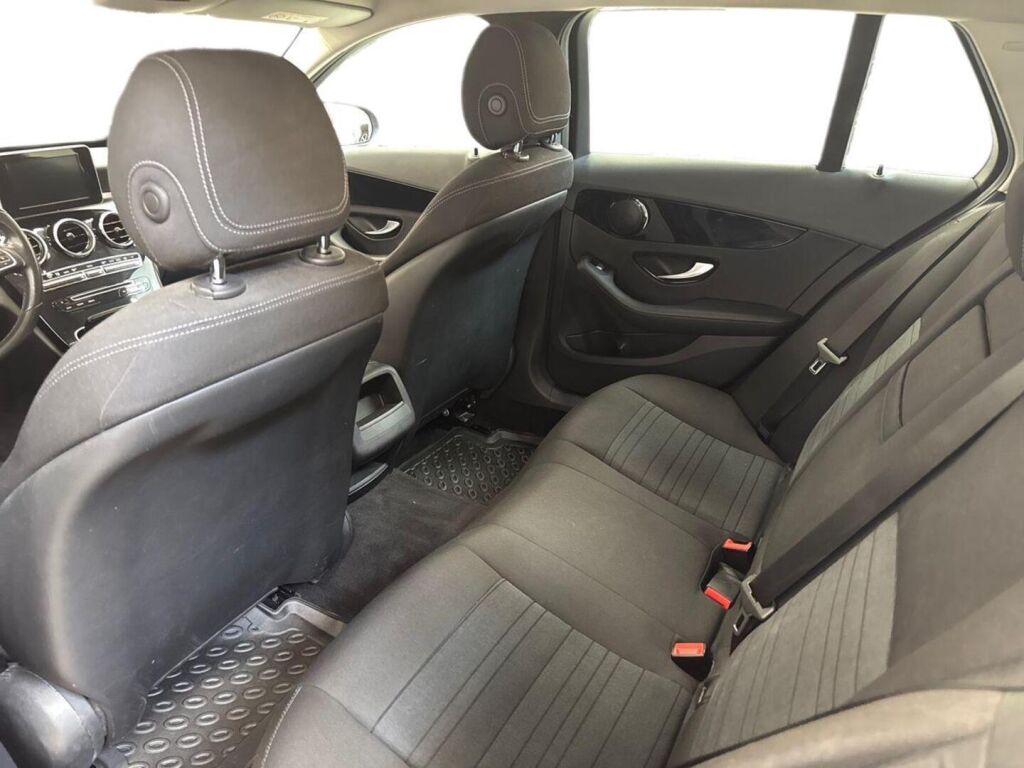Mercedes-Benz C 2017 Punainen