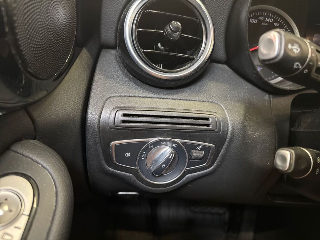 Mercedes-Benz C 2017 Punainen