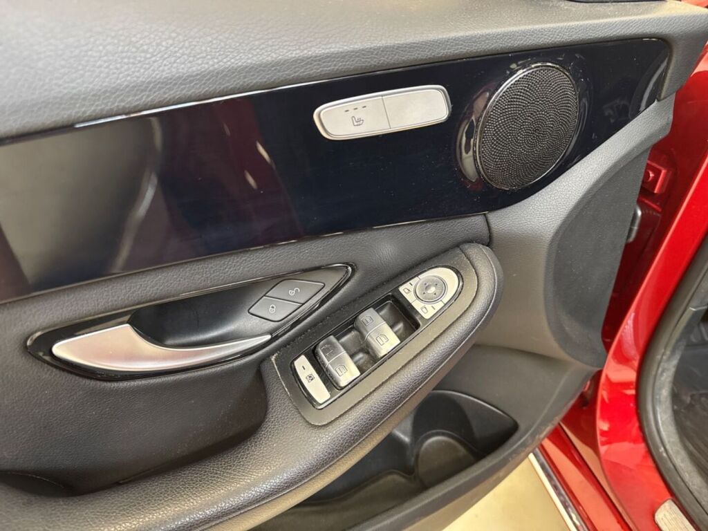 Mercedes-Benz C 2017 Punainen