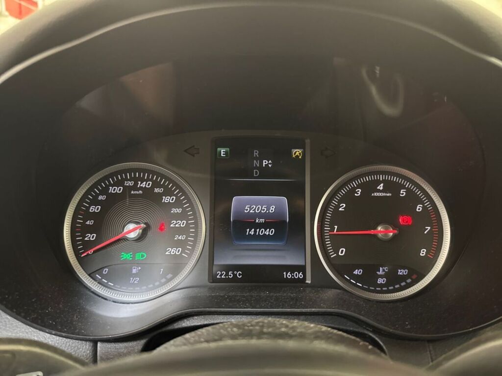 Mercedes-Benz C 2017 Punainen