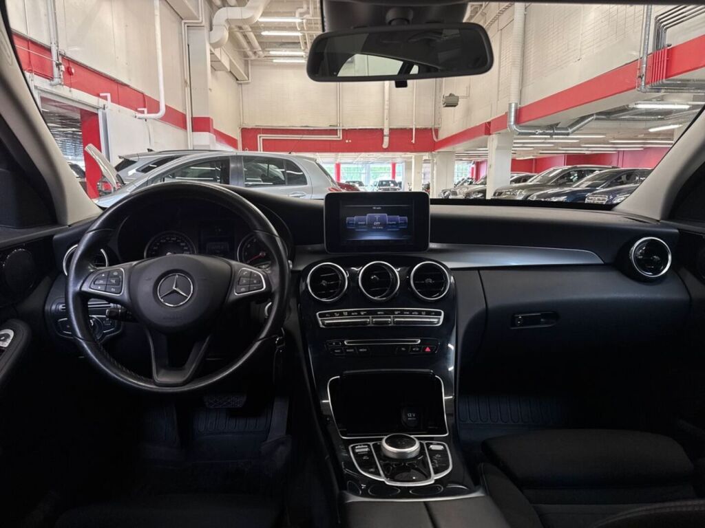 Mercedes-Benz C 2017 Punainen