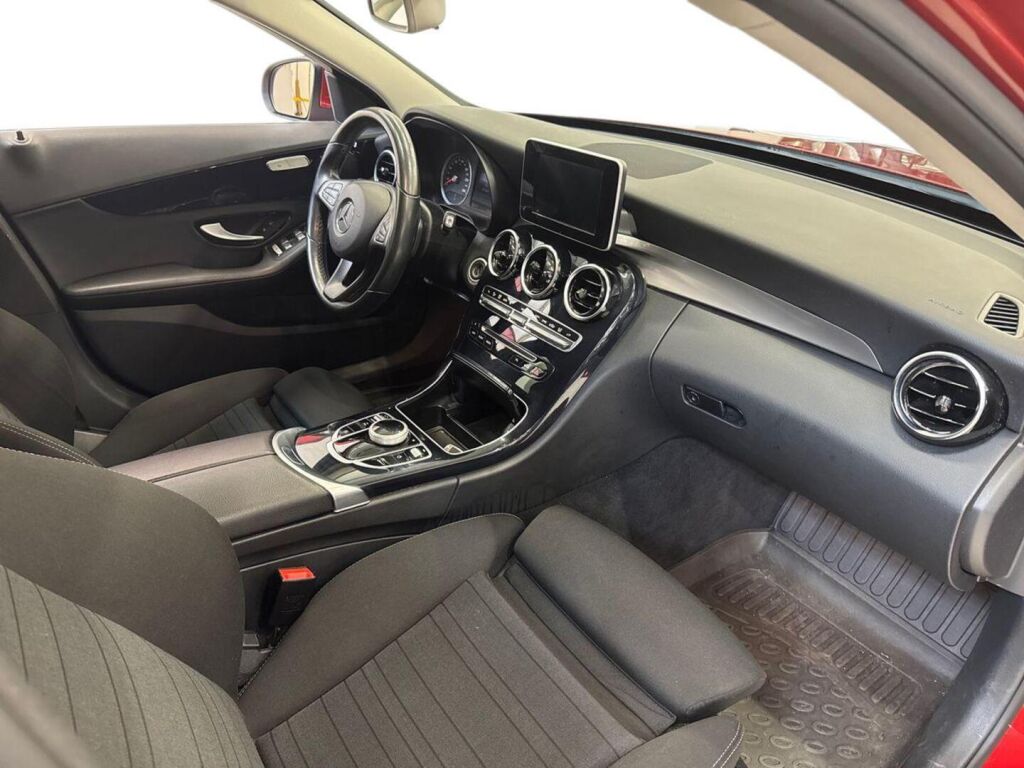 Mercedes-Benz C 2017 Punainen