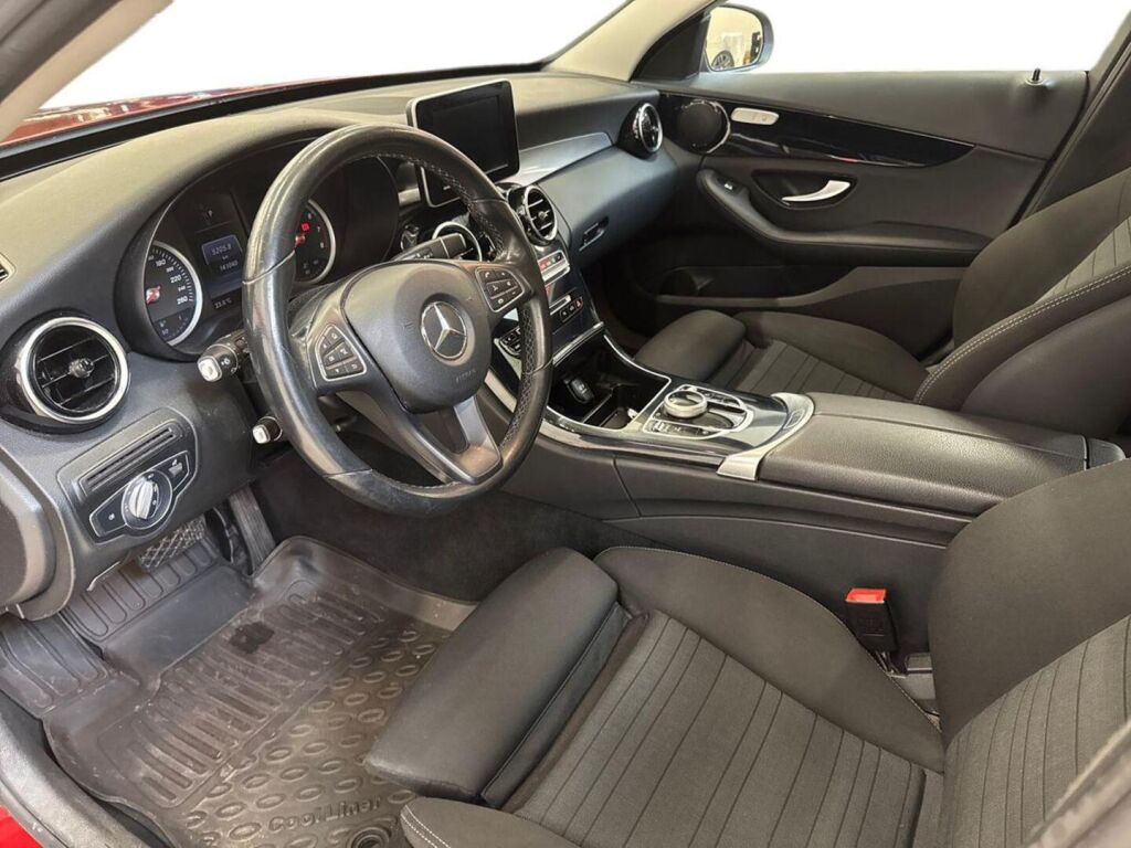 Mercedes-Benz C 2017 Punainen