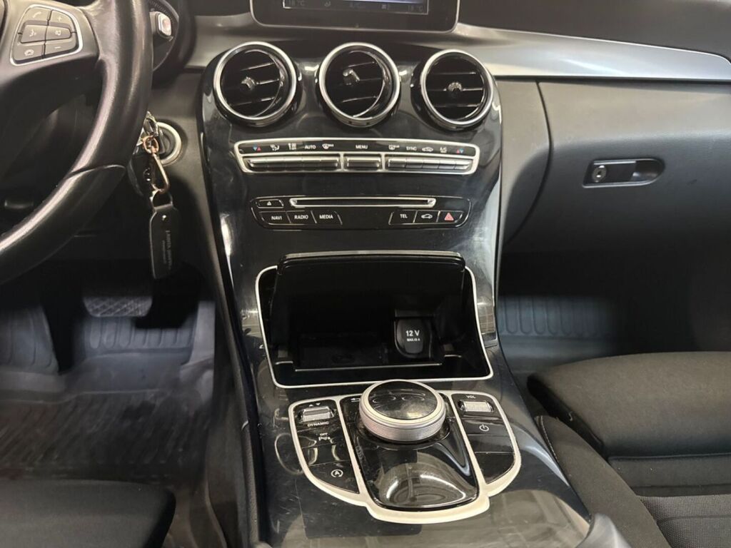 Mercedes-Benz C 2017 Punainen