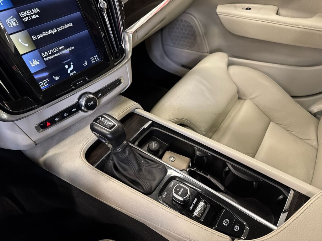 Volvo S90 2017 Musta