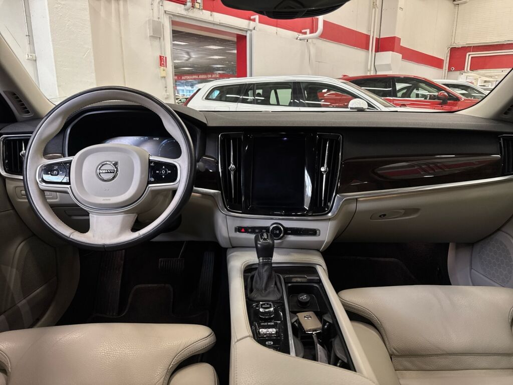 Volvo S90 2017 Musta