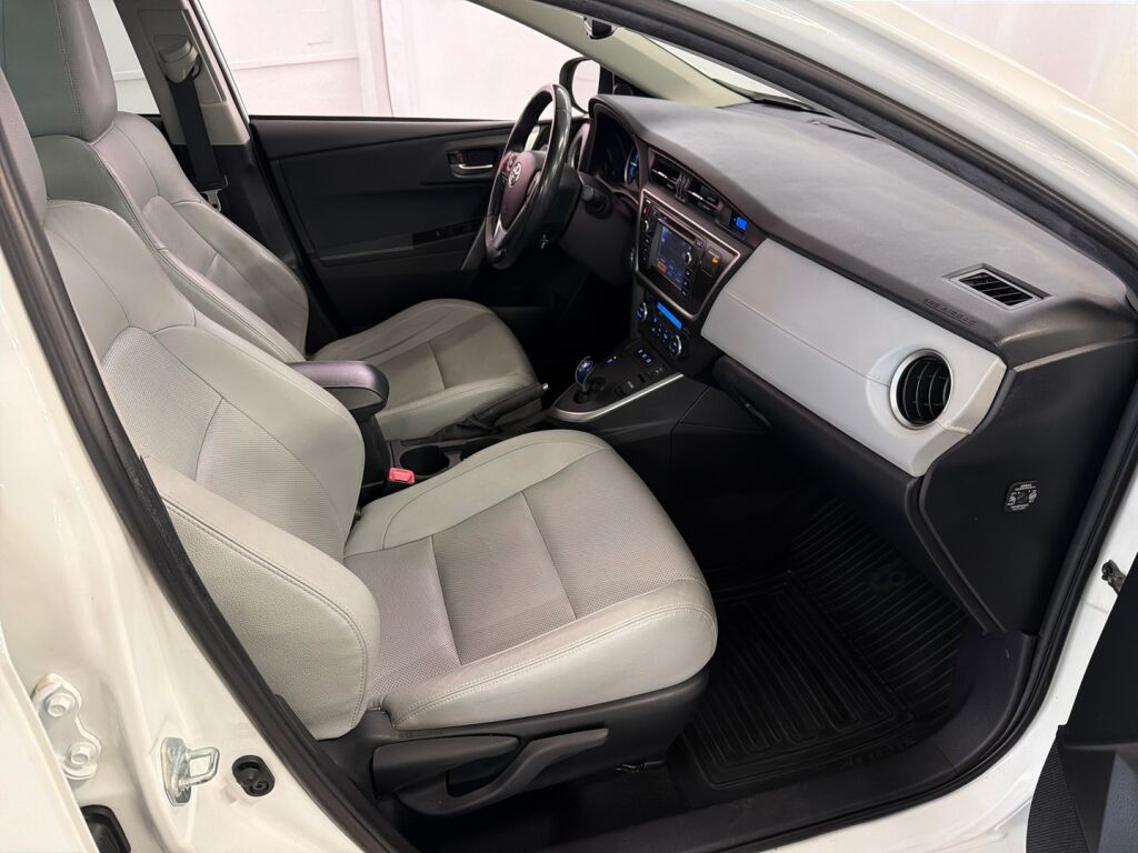 Toyota Auris 2013 Valkoinen