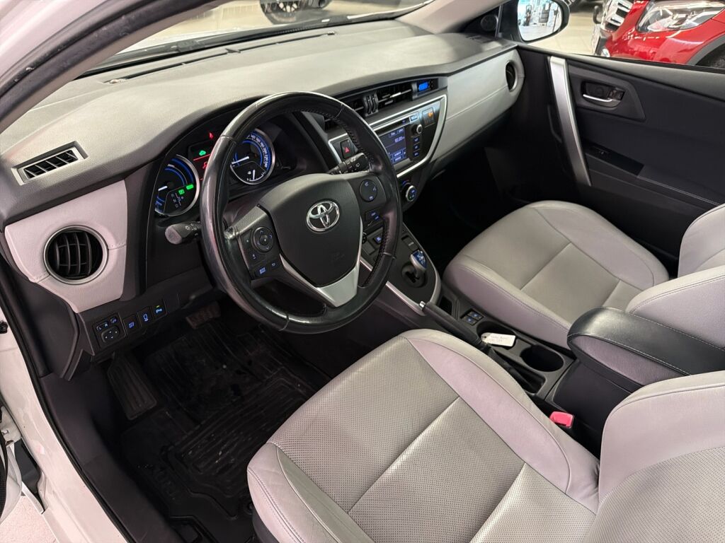 Toyota Auris 2013 Valkoinen