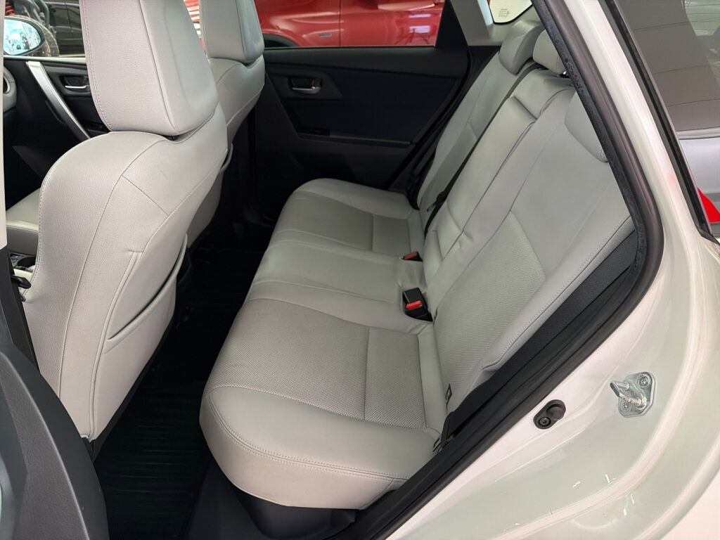 Toyota Auris 2013 Valkoinen