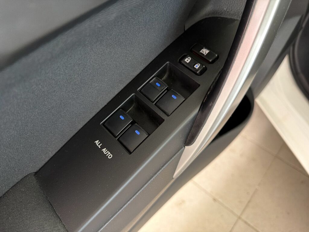 Toyota Auris 2013 Valkoinen