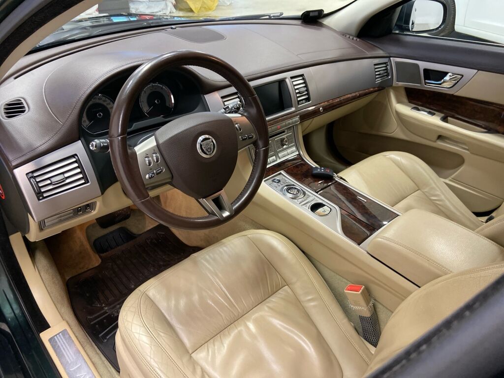 Jaguar XF 2011 Vihreä