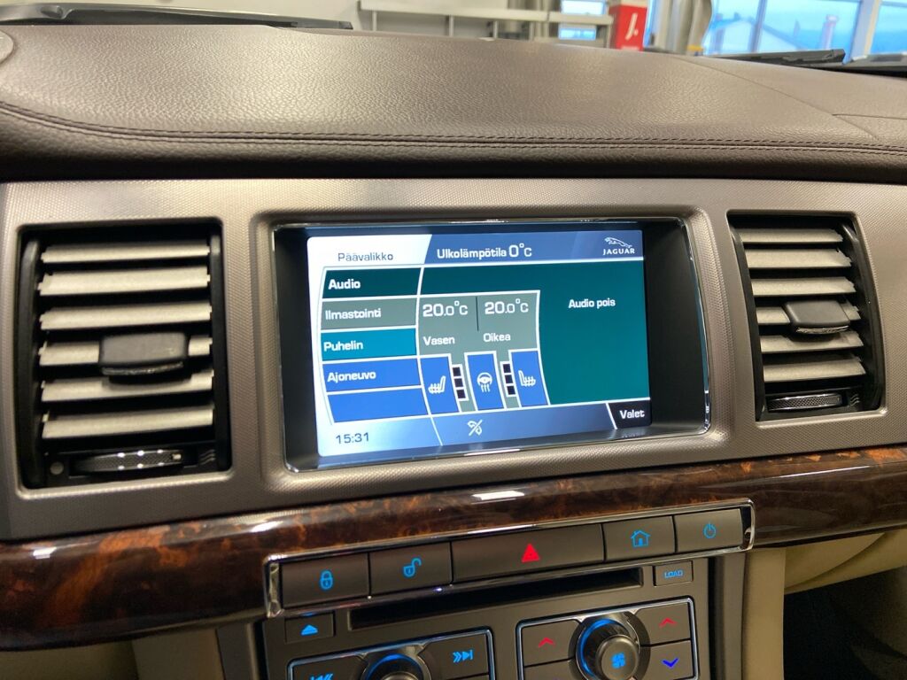 Jaguar XF 2011 Vihreä