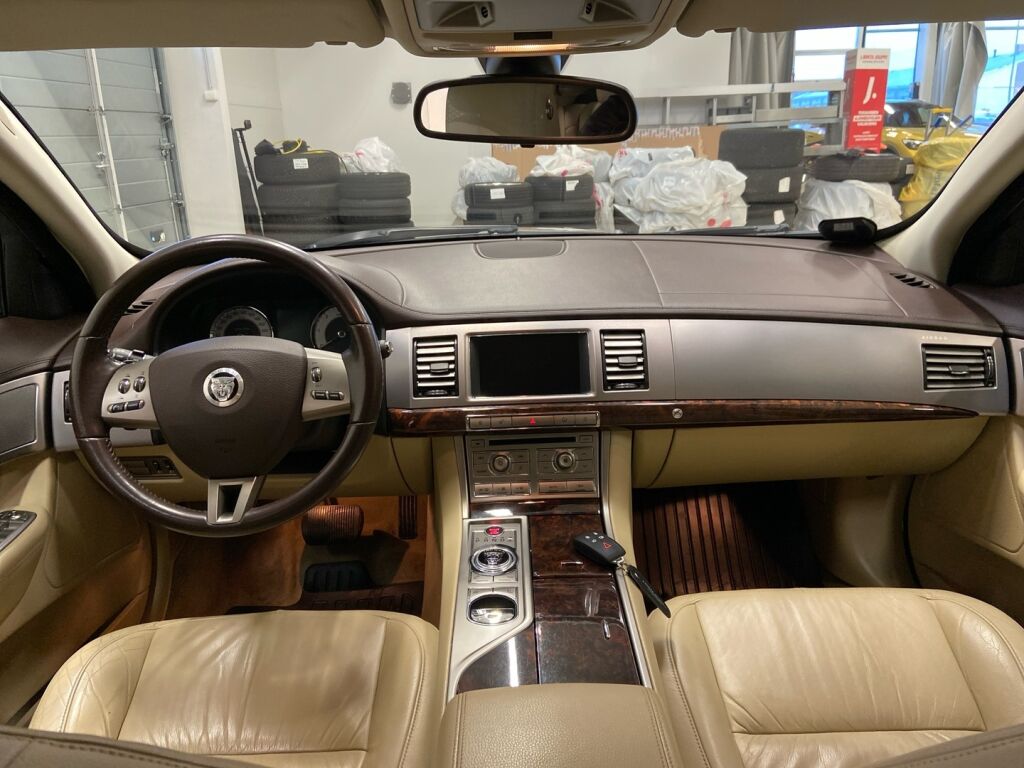 Jaguar XF 2011 Vihreä