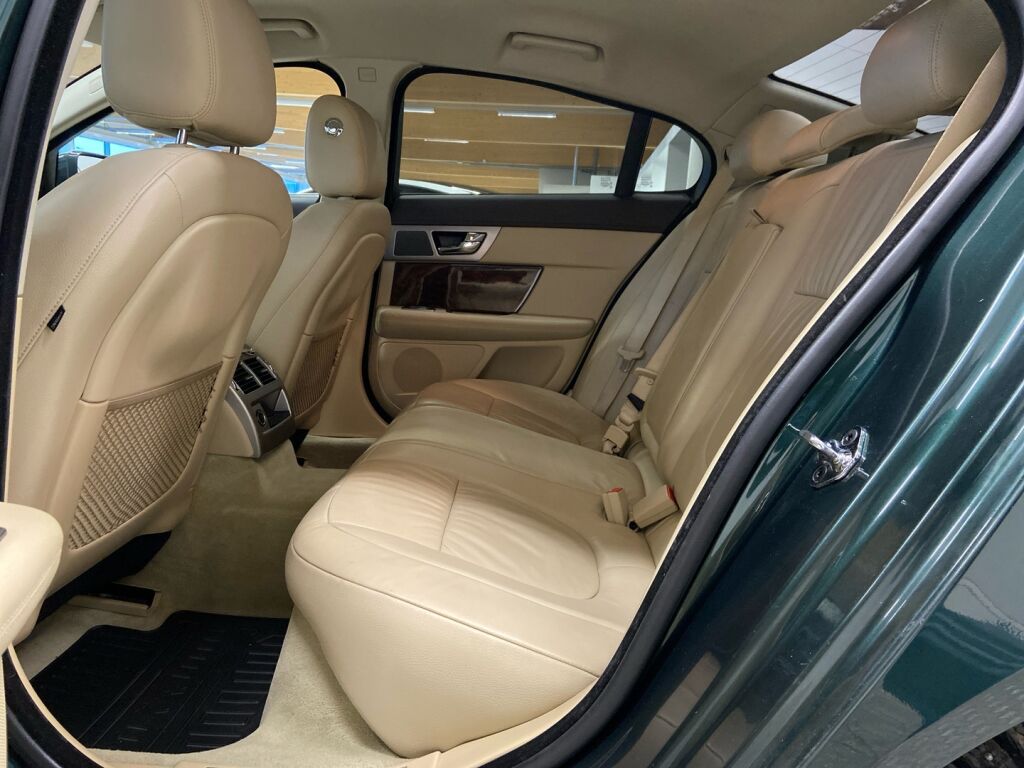 Jaguar XF 2011 Vihreä