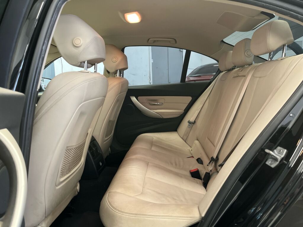 BMW 320 2017 Musta