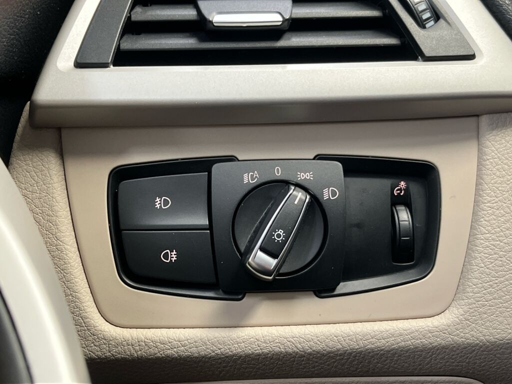 BMW 320 2017 Musta