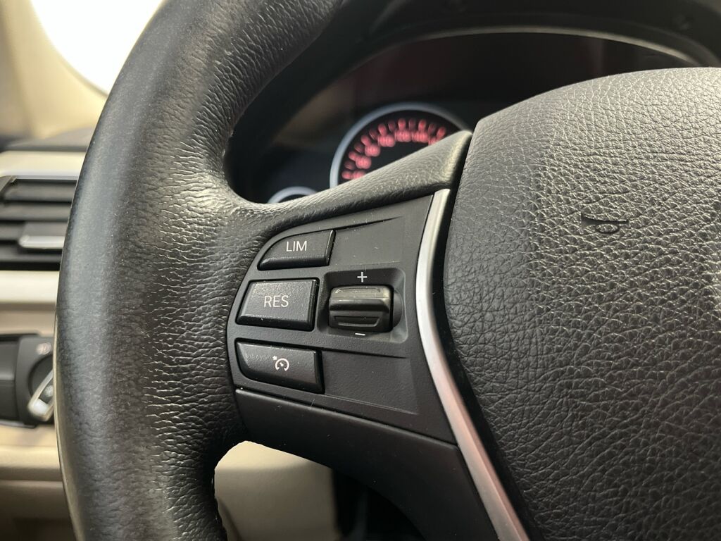 BMW 320 2017 Musta