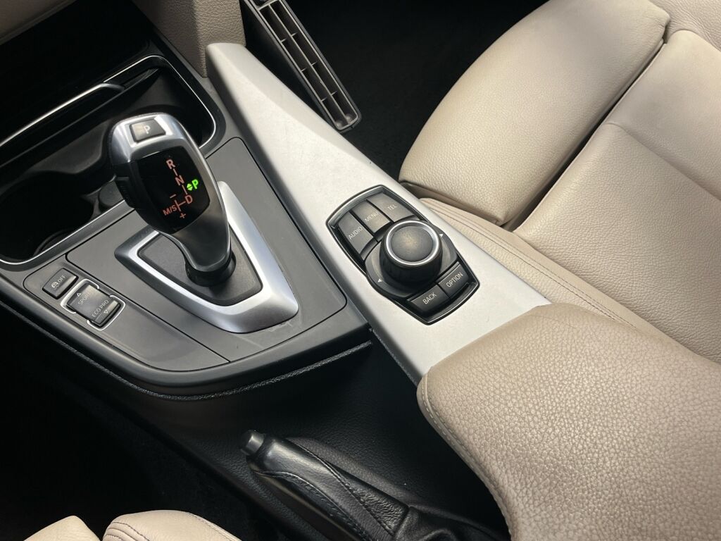 BMW 320 2017 Musta