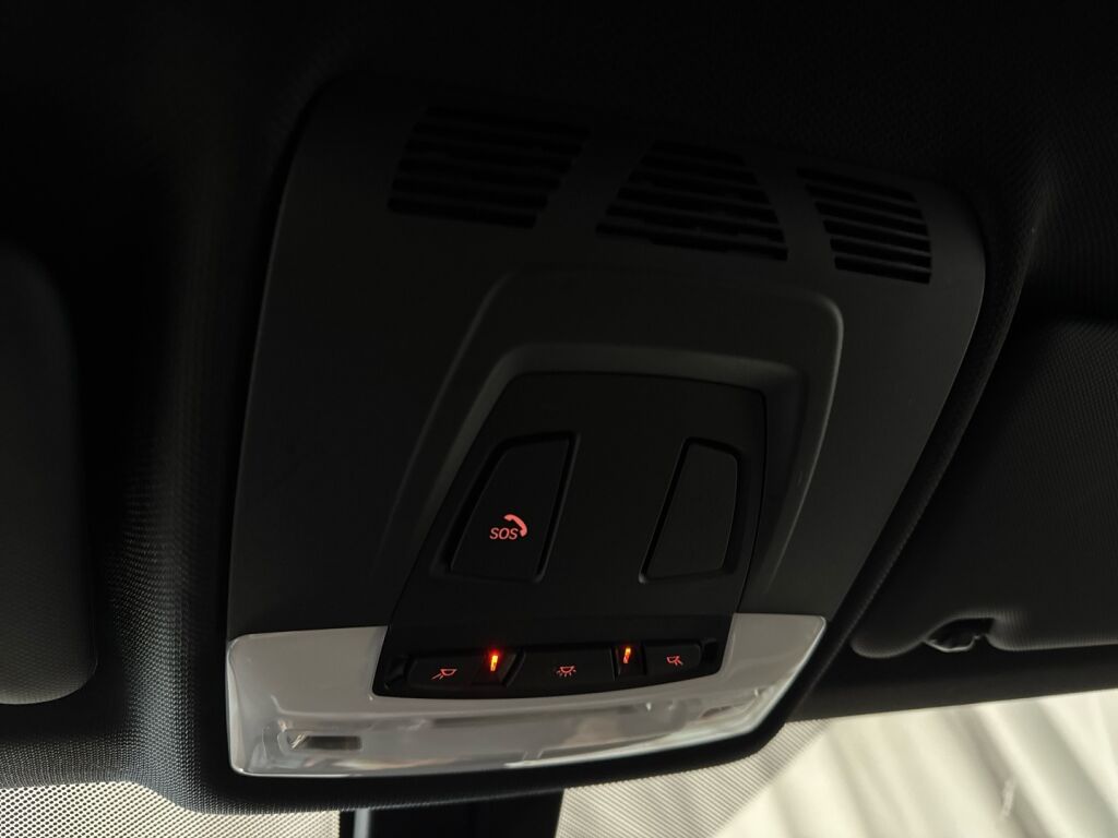 BMW 330 2017 Punainen