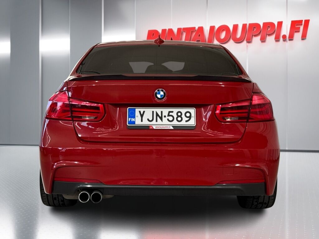 BMW 330 2017 Punainen