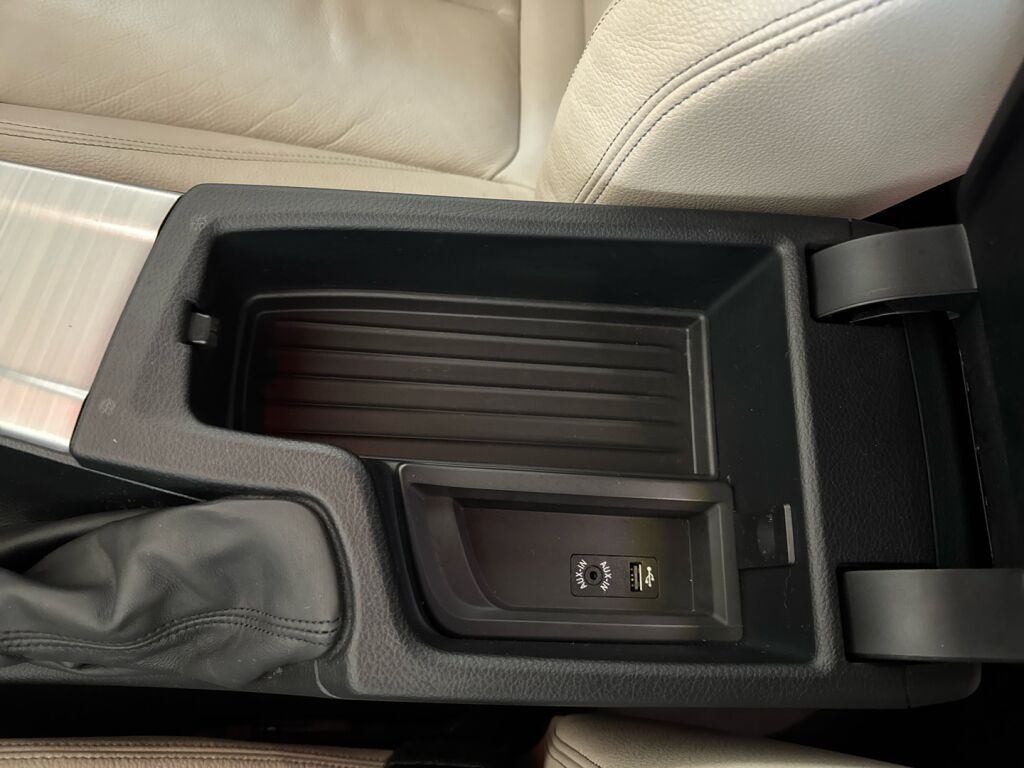 BMW 330 2017 Punainen