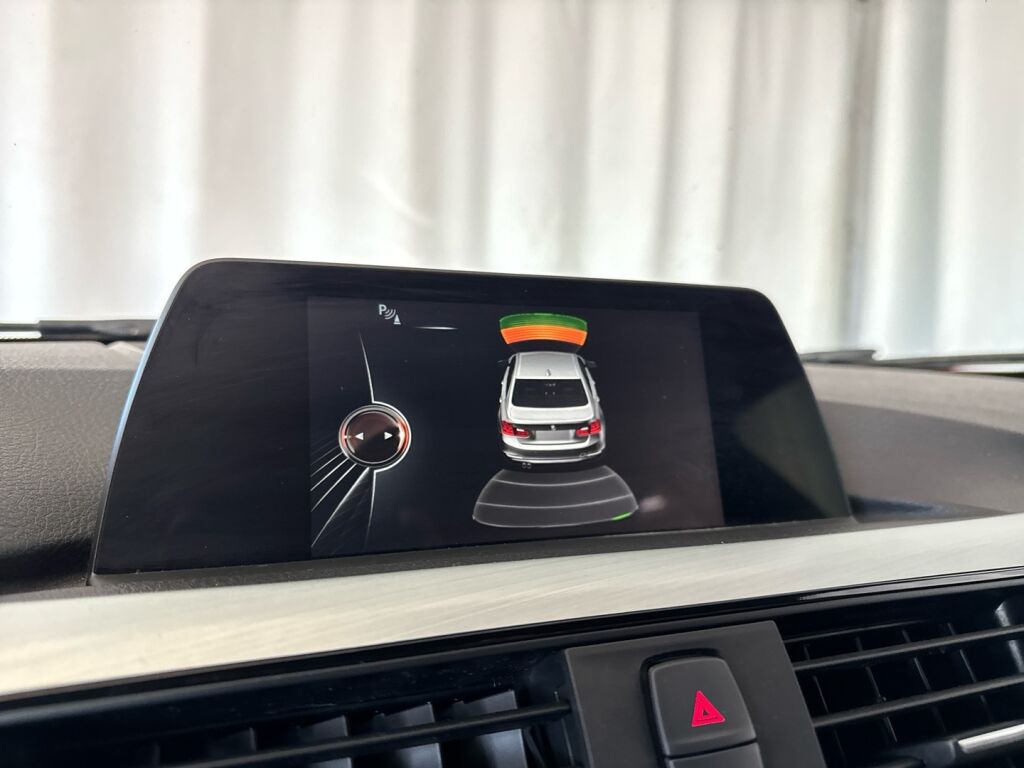 BMW 330 2017 Punainen