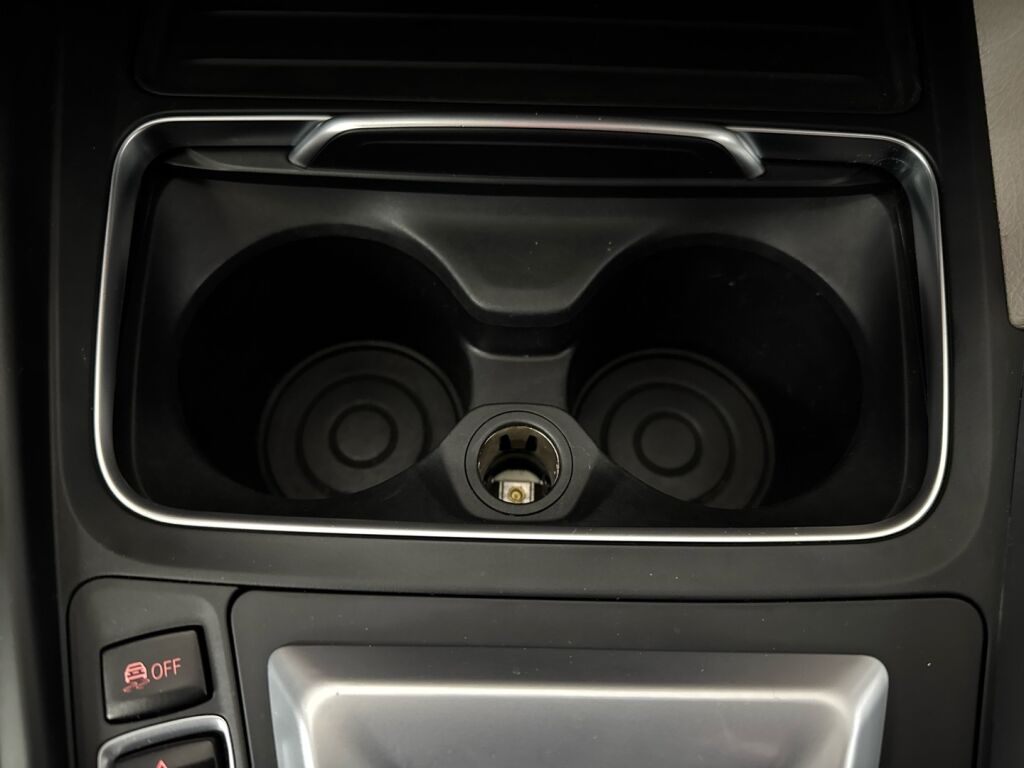 BMW 330 2017 Punainen