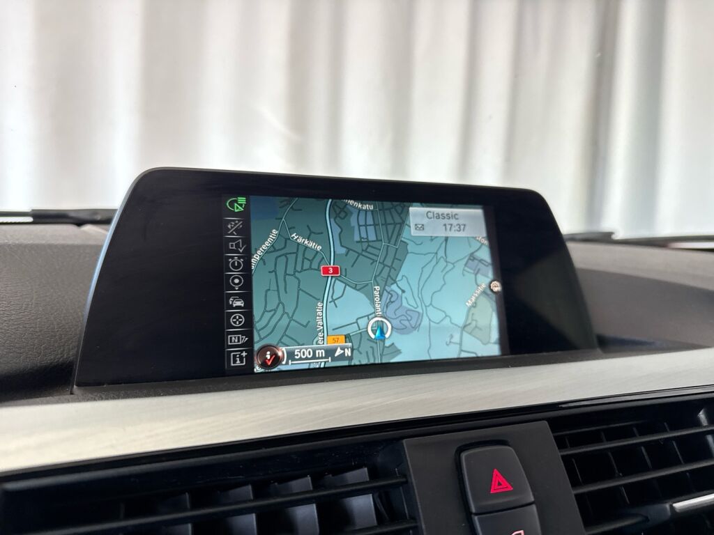 BMW 330 2017 Punainen