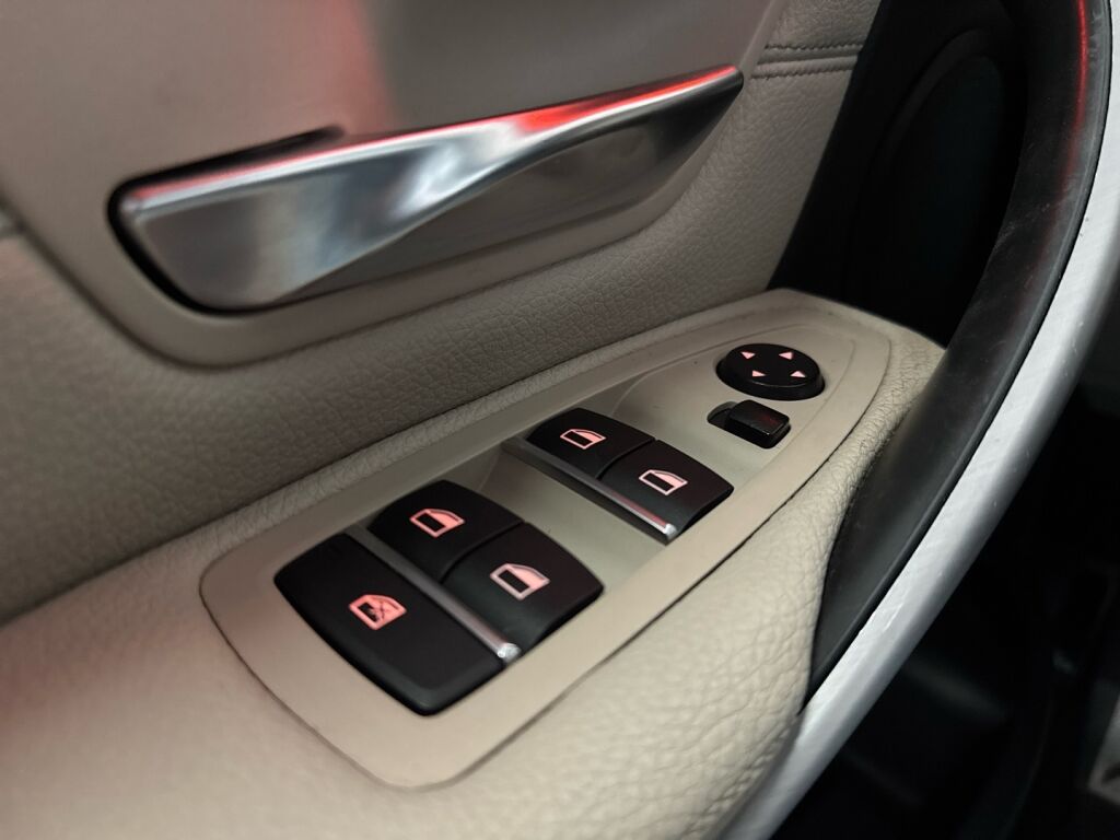 BMW 330 2017 Punainen