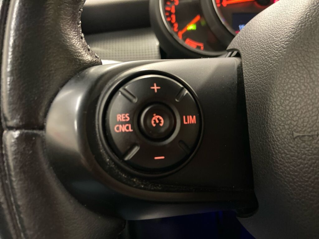 Mini Hatchback 2017 Valkoinen