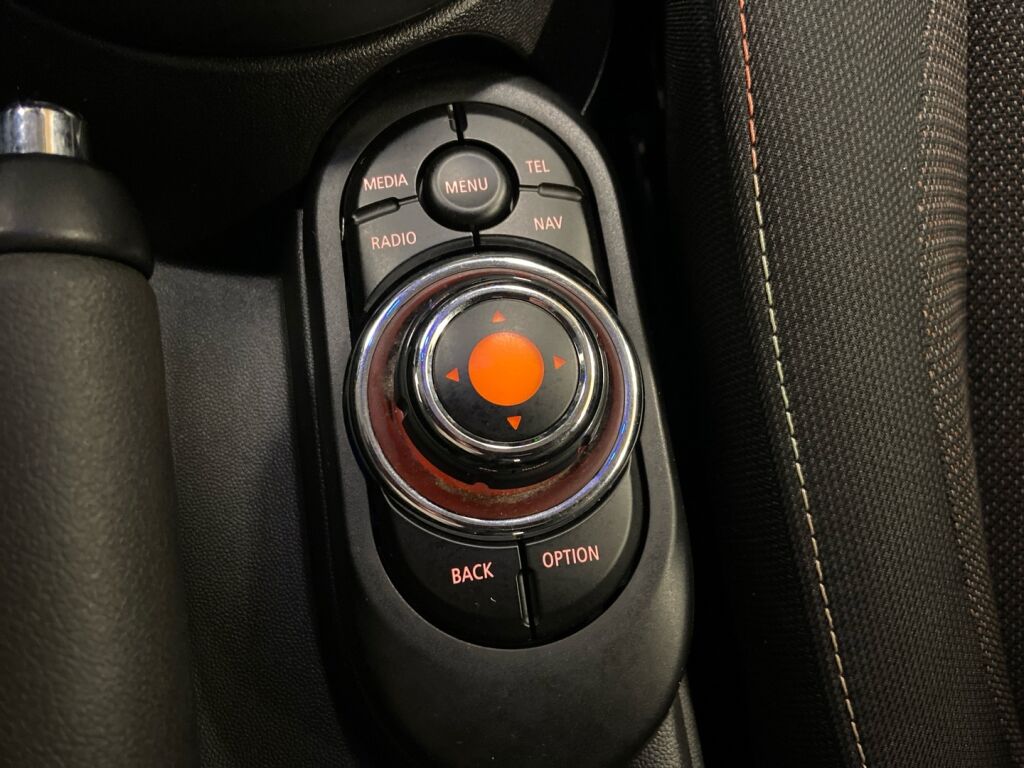 Mini Hatchback 2017 Valkoinen