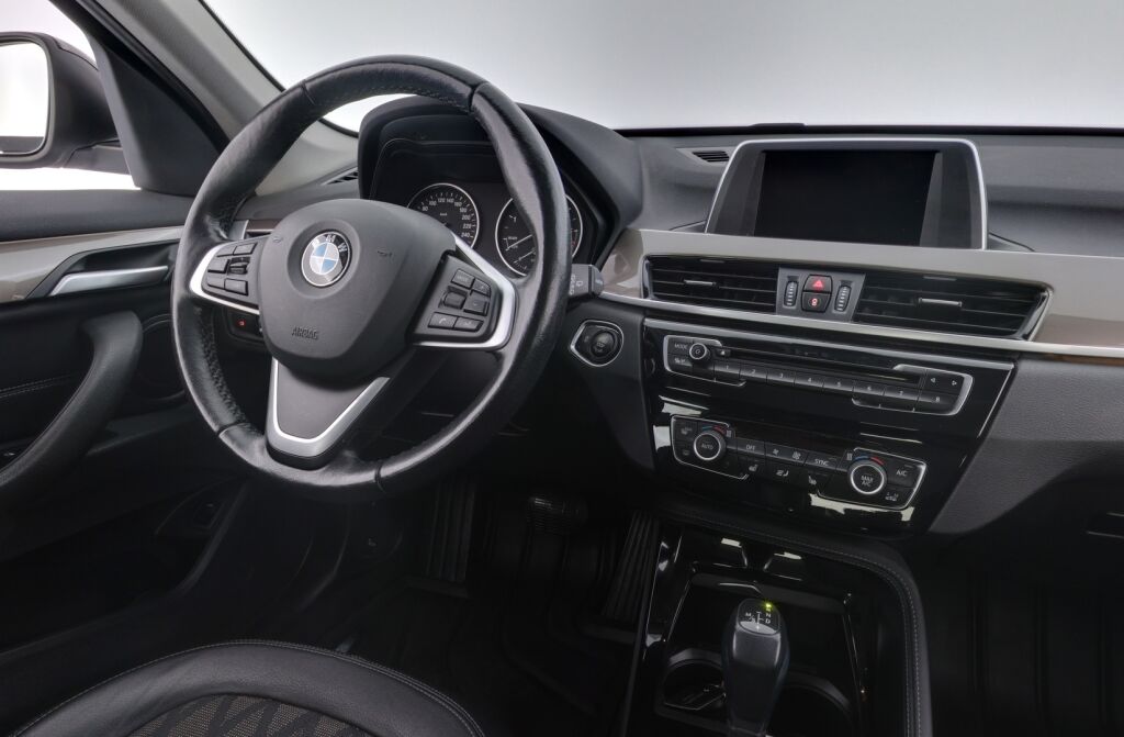 BMW X1 2018 Ruskea (beige)