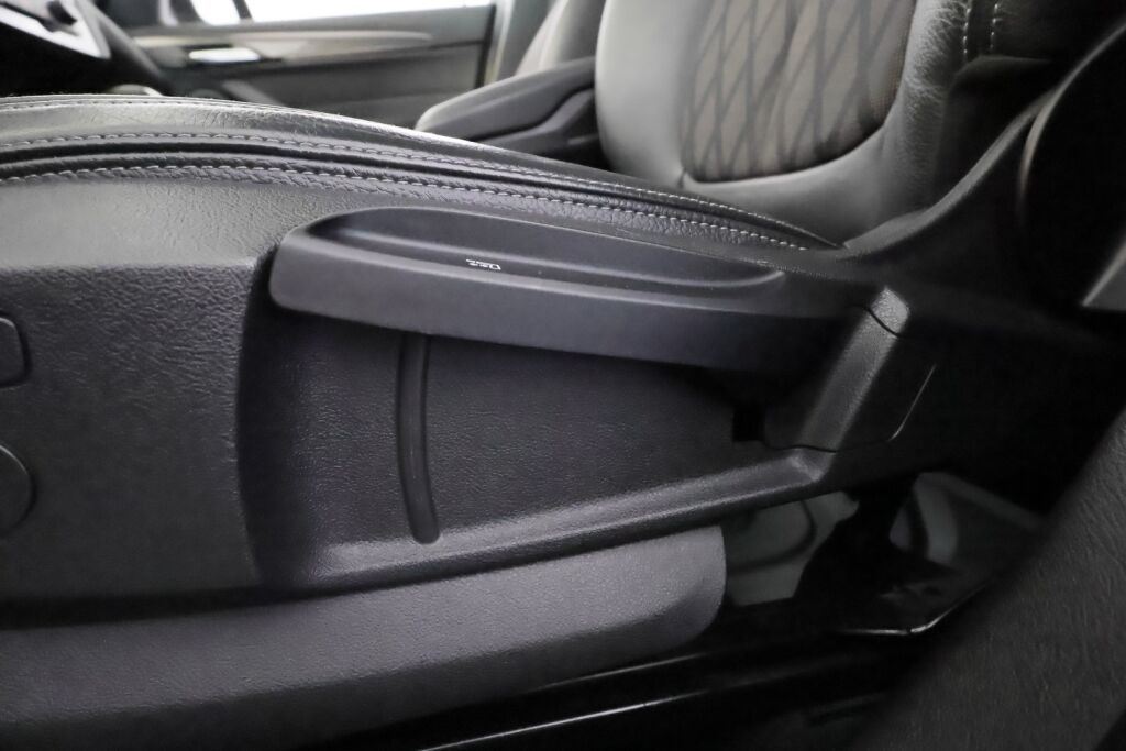 BMW X1 2018 Ruskea (beige)