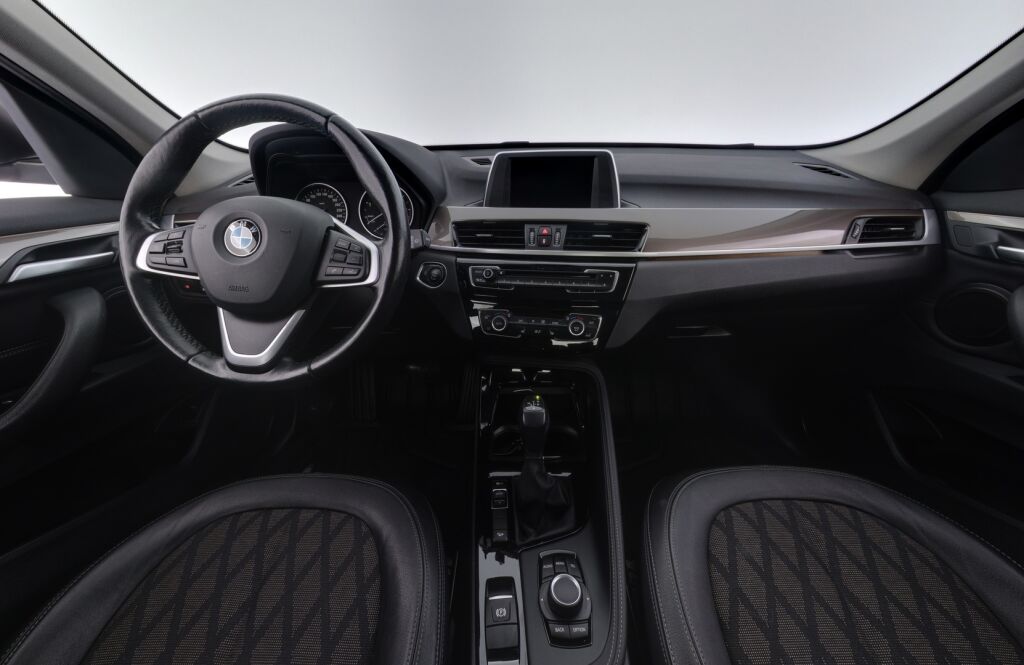 BMW X1 2018 Ruskea (beige)