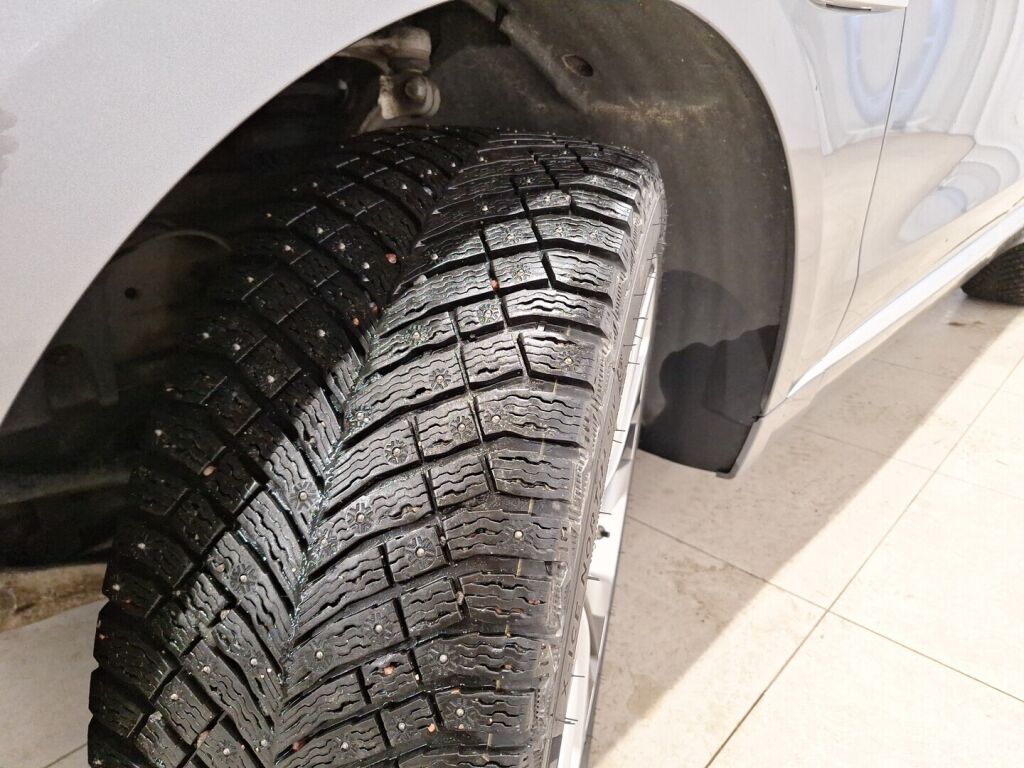 Jaguar F-PACE 2017 Harmaa