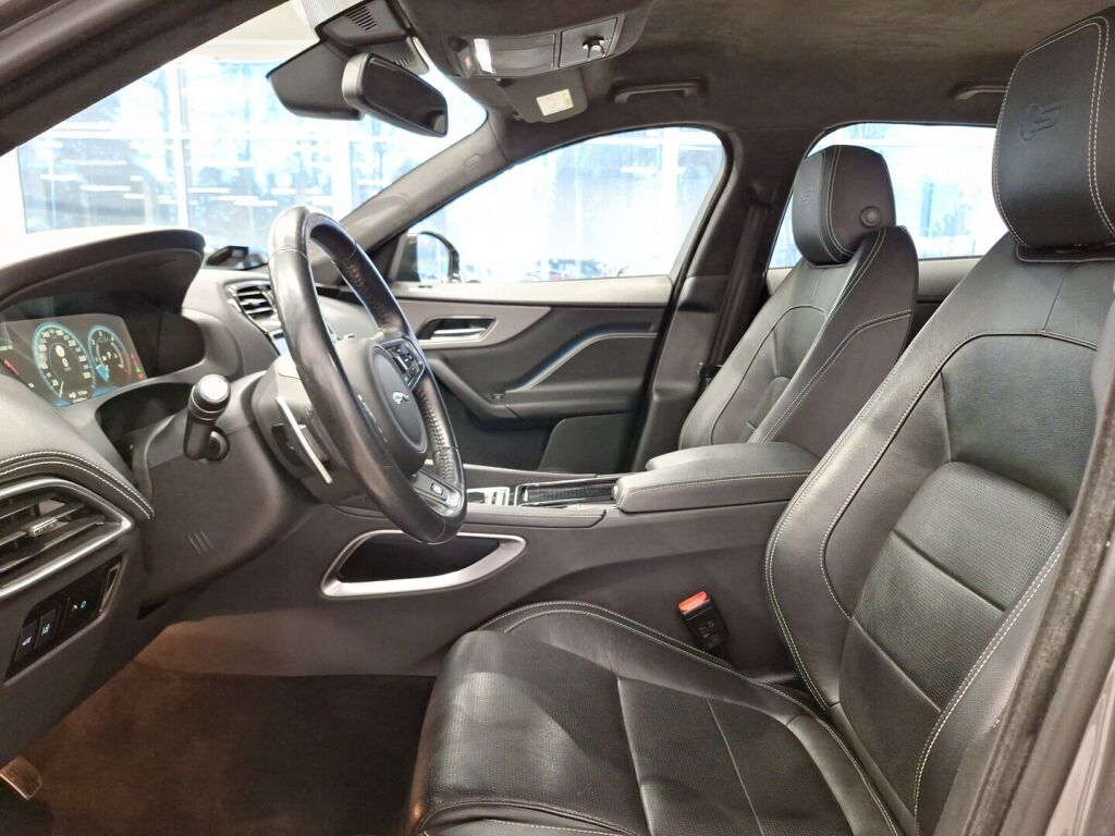 Jaguar F-PACE 2017 Harmaa